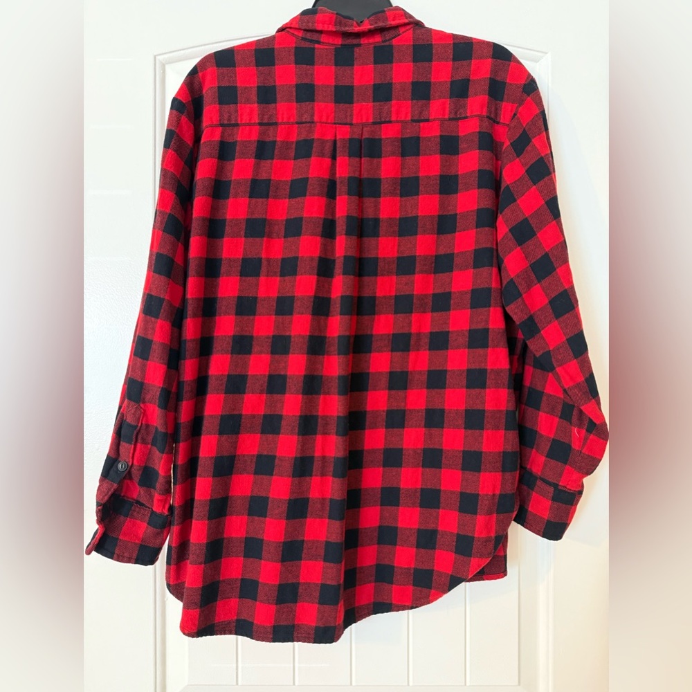 GAP woman’s plaid button down - Medium - Picture 2 of 2